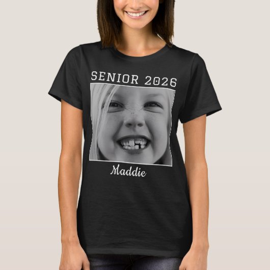 2026年卒業生のオリジナル写真入り卒業記念グッズ Tシャツ (正面)