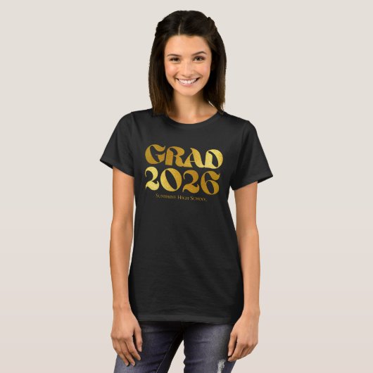 2026年卒業 黒とゴールドのタイポグラフィー Tシャツ (正面フル)