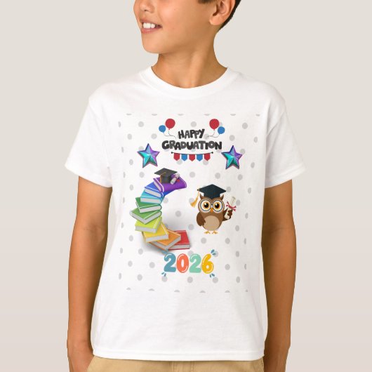 2026年度 卒業おめでとう - かわいいフクロウと本 Tシャツ (正面)