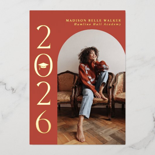 2026年度 赤のアーチフレーム 卒業式 箔招待状 (正面)