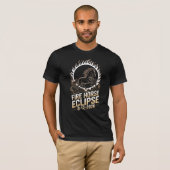 2026年8月12日 日食 己未 馬 マッチングギフト Tシャツ (正面フル)