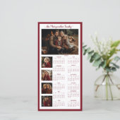 2026年 レッド シンプル モダン ホリデー フォト カレンダー シーズンカード (スタンド正面)