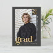 2026 Modern Charcoal & Warm Gold Graduation 招待状 (スタンド正面)
