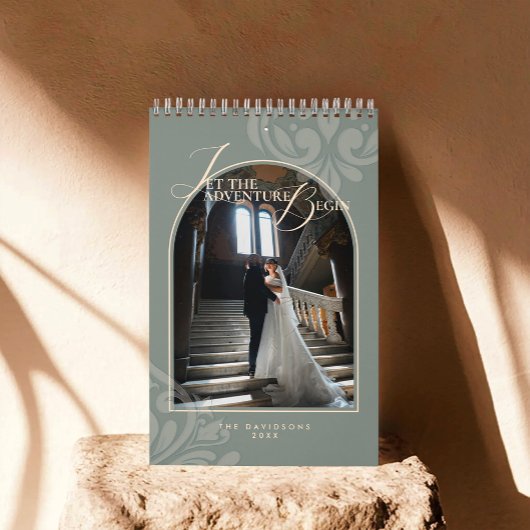 2026 Modern Classic Sage Damask Chic Couple  カレンダー