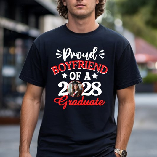 2028年卒業生の彼氏 オリジナル写真入りTシャツ Tシャツ