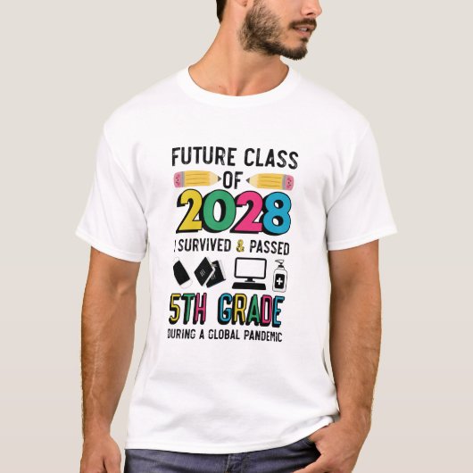 2028年度未来のクラスが5年生を無事に乗り越えた！ Tシャツ (正面)