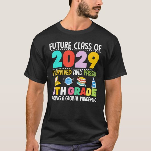 2029年のFuture Class Iは生き延び5級Gに合格 Tシャツ (正面)