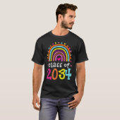 2034年レインボー大学院幼稚園幼稚園のクラス Tシャツ (正面フル)