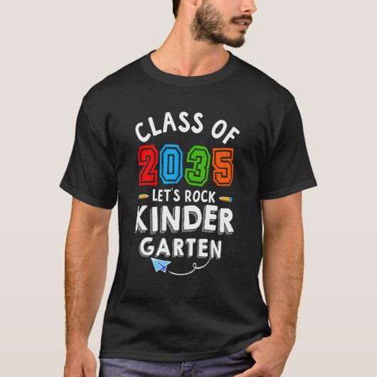 2035年のクラスLet's Rock幼稚園初日Te Tシャツ (正面)