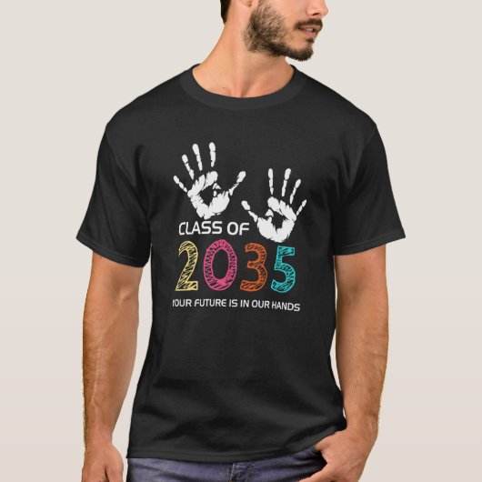 2035年クラス皆さんの未来は私たちの手の最初の日にある Tシャツ (正面)