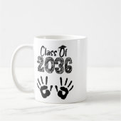 2036年卒クラス 私と共に成長するTシャツ 手形入りCk プレ幼稚園 コーヒーマグカップ (左)