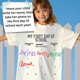 2038年クラスK-12学校写真の年間初日 Tシャツ