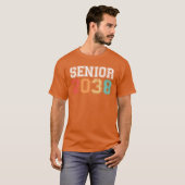 2038年卒業 懐かしいレトロな同級生 Tシャツ (正面フル)