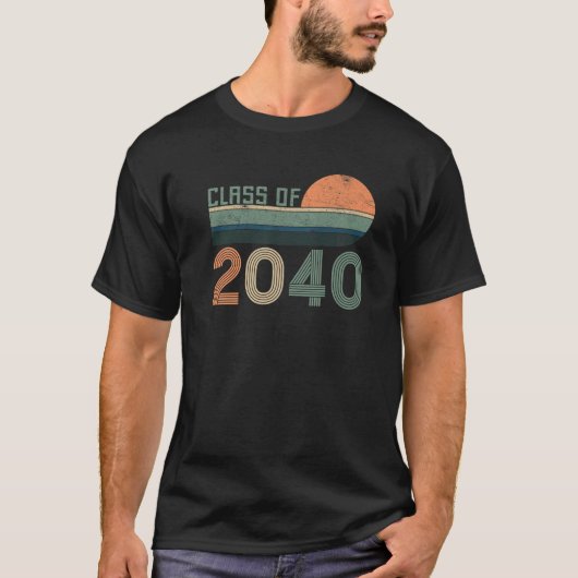 2040年幼稚園大学院卒業生ギルのクラス Tシャツ (正面)