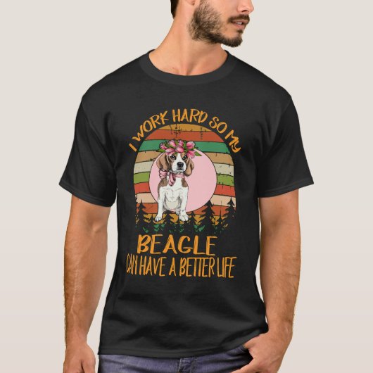 208 私は頑張って働く、私のビーグルがより良い生活を送れるように Tシャツ (正面)