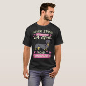 20 女の子とダックスフンドの間に入るな Tシャツ (正面フル)