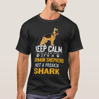 20 気を静めて それはジャーマンシェパードだ フリーキンじゃない Tシャツ