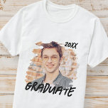 20XX年モダン写真グランジ卒業 Tシャツ<br><div class="desc">このシンプルデザインモダンはsans serifタイポグラフィで構成される。卒業生カスタムの写真を追加。</div>