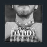 20XX素晴らし年のDaddyの写真シンプルエレガントより マグネット<br><div class="desc">セリシンプルフとモダンタイポグラフィで構成され、デザイン写真を追加カスタムする</div>