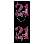 21および法律 |おもしろいピンクフェイクグリッター21歳の誕生日 ワインギフトバッグ (裏面)