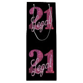21および法律 |おもしろいピンクフェイクグリッター21歳の誕生日 ワインギフトバッグ (正面)