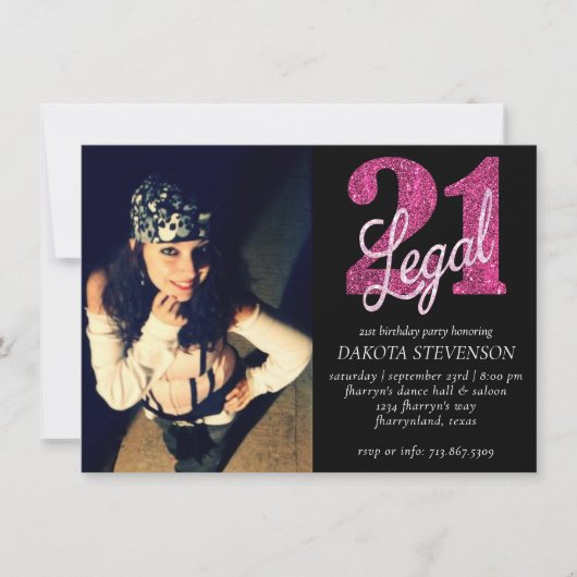 21および法律 |おもしろいピンクフェイクグリッター21歳の誕生日 招待状 (正面)