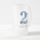 21および法律 |ブルー21thバースデーシックグリッター フロストグラスビールジョッキ (正面右)