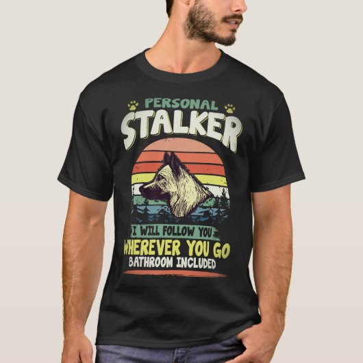 21人のストーカー どこへでもついて行きます Tシャツ (正面)