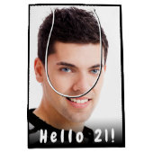 21歳の誕生日カスタム写真hello 21男ブラック ミディアムペーパーバッグ (正面)