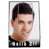 21歳の誕生日カスタム写真hello 21男ブラック ミディアムペーパーバッグ (裏面)
