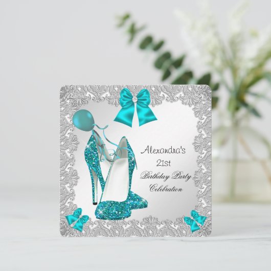 21歳の誕生日グリッターティール（緑がかった色）ブルーハイヒールシルバー2 招待状 (スタンド正面)