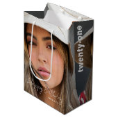 21歳の誕生日トレンディーパーソナライズされた写真 ミディアムペーパーバッグ (正面アングル)