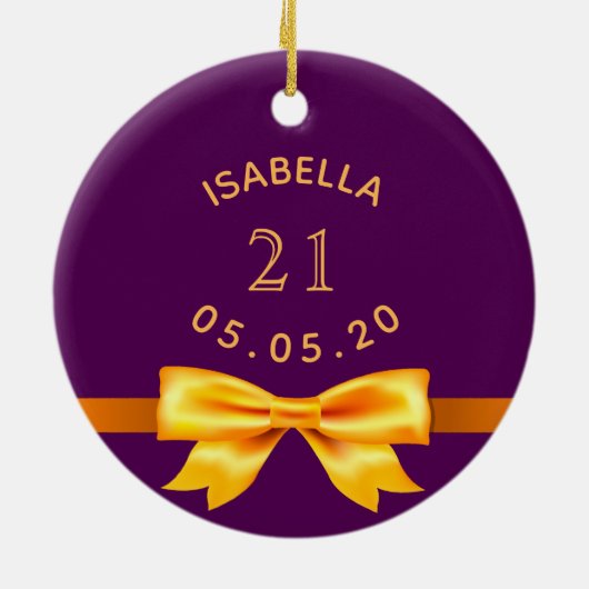 21歳の誕生日パーティーパープル金ゴールドボウ名エレガント セラミックオーナメント (裏面)