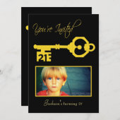 21歳の誕生日パーティー写真招待状（ゴールドキー） メンズ 招待状 (正面/裏面)