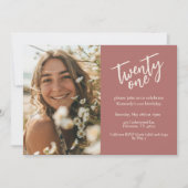 21歳の誕生日パーティー 21 ピンク フラワープリティ 招待状 (正面)