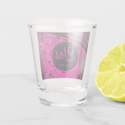 21歳の誕生日ピンクの絵を描（ばちゃばちゃ）跳ねるショットグラス ショットグラス (裏面)