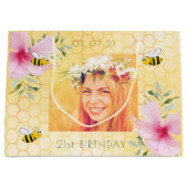 21歳の誕生日フォトバンブルハチのハチの巣 ラージペーパーバッグ (正面)