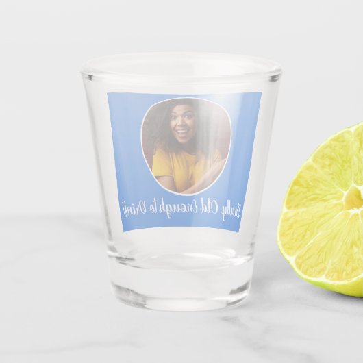 21歳の誕生日フォトフレームは飲み物に十分な古い ショットグラス (裏面)