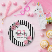 21歳の誕生日ブラックストライプ花模様ピンククラシック ペーパープレート (パーティー)