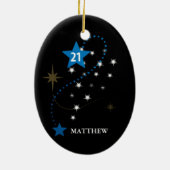 21歳の誕生日ブルーとブラックパーソナライズされた セラミックオーナメント (裏面)
