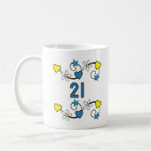 21歳の誕生日マイルストーン年齢イニシャルブルー黄色 コーヒーマグカップ (左)