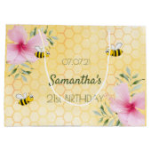 21歳の誕生日ミツバチのハニカムピンクの花模様 ラージペーパーバッグ (裏面)