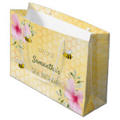 21歳の誕生日ミツバチのハニカムピンクの花模様 ラージペーパーバッグ (正面アングル)