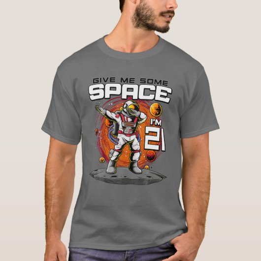 21歳の誕生日与え宇宙飛行士私いくつかの宇宙私は21歳 Tシャツ (正面)