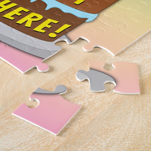 21歳の誕生日:おもしろいケーキとキャンドル+名前をカスタムする ジグソーパズル (側面)