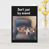 「21歳の誕生日」の「怠け者のパップがパーティーを言う」 カード (黄色い花)