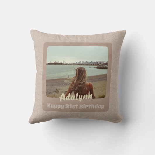 21歳カスタムの女性ベージュの写真ギフト クッション (裏面)