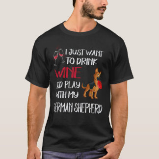 21 私はワインを飲んでジャーマンシェパードと遊びたいだけ Tシャツ