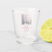 21st Birthday Twenty One Photo Trendy Script Pink ショットグラス (裏面)