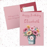 21st gerbera flowers name pink birthday カード<br><div class="desc">祝21日（または節目）の特別なバースデーと魅力的このパーソナライズされたフローラ誕生日カード！素朴で風化したバケツに配置された鮮やかなガーベラデイジーを特徴とし、このデザインはヴィンテージ農家の魅力と明るいエレガンスを融合させる。名前をカスタムするを追加して本当にユニーク!花を愛する人や暖かい国のtouchを崇拝する人に最適インスパイア。21日、30日、または別の特別な誕生日であるかどうか、このカードはスタイルでハッピーバースデーの願いを送信する美しい方法である。今日あなたのパーソナライズし、彼らの日を特別にする！ピンク</div>